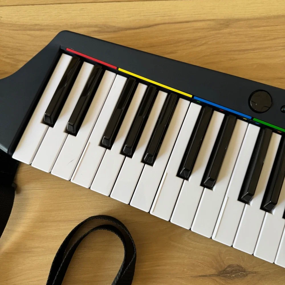 Rock Band 3 Wireless Keyboard Controller Mad Catz Keytar Black Strap, No Dongle